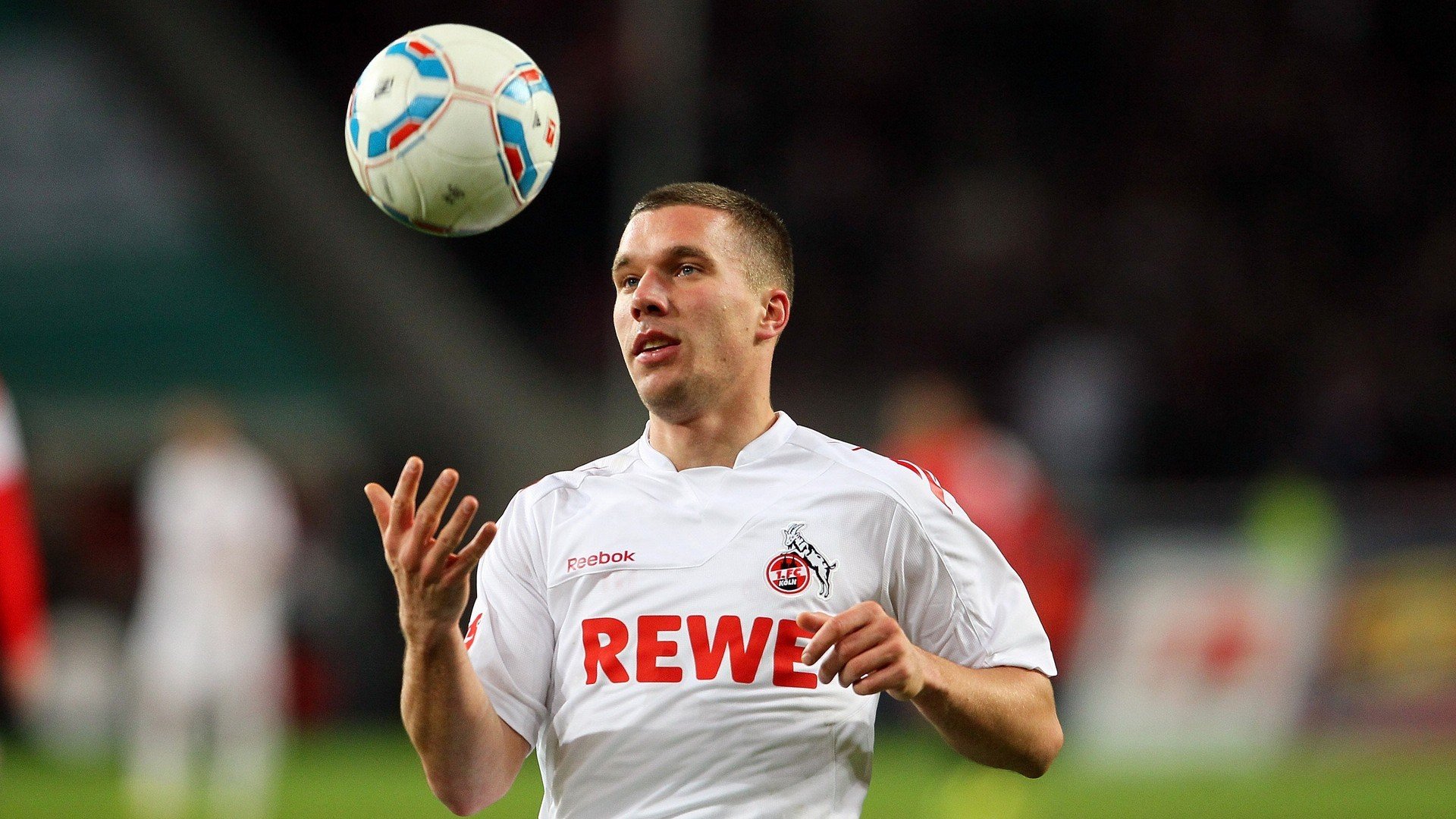 《堡垒之夜》未来城新皮肤系列上线,引领未来潮流的炫彩狂潮